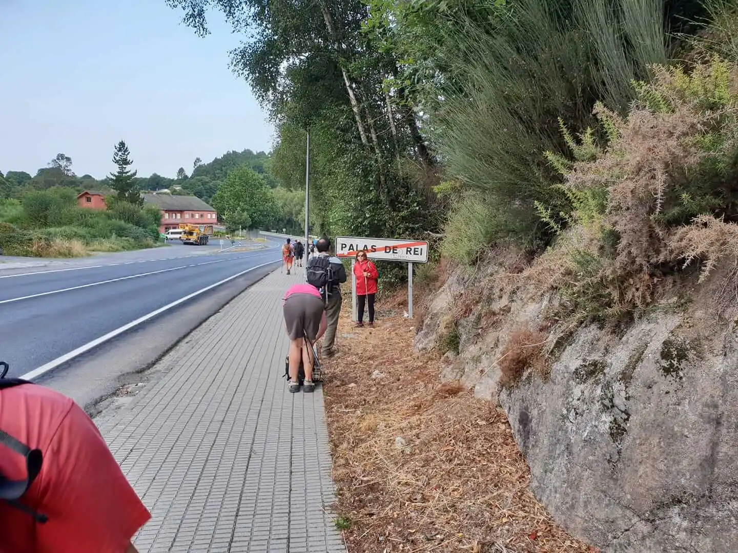 Pelerinii sosesc la Palas de Rei pe Camino de Santiago