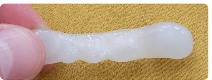 Demonstrație de adaptare Denticor: poziționarea piesei și modelarea sprijinului din DentiFlex · 2