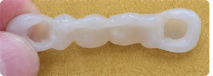 Demonstrație de adaptare Denticor: poziționarea piesei și modelarea sprijinului din DentiFlex · 4